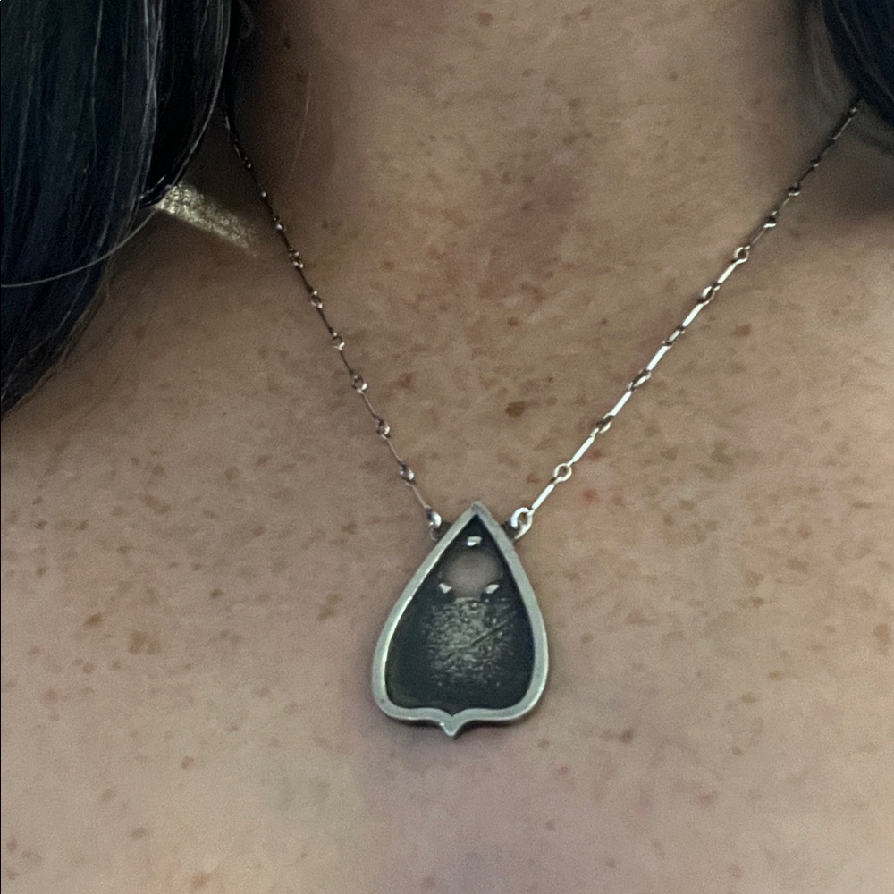 BLOOD MILK JEWELS
Planchette. Medium Oracle Necklace. - Picture 10 of 16